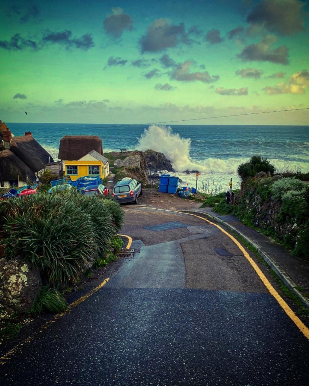 Cadgwith Cove Inn Экстерьер фото